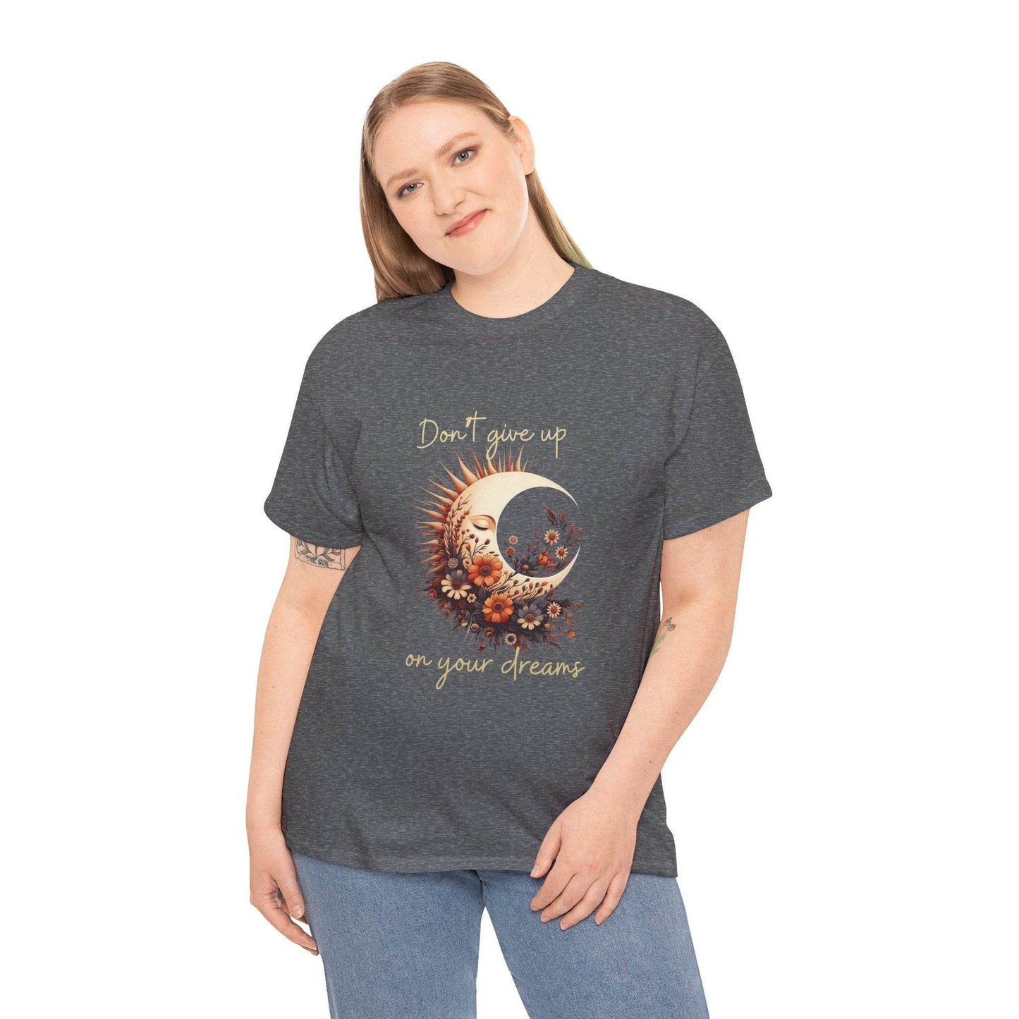 Motivational T-shirt - Don't Give up on Your Dreams - FitLife - WellnessOasis